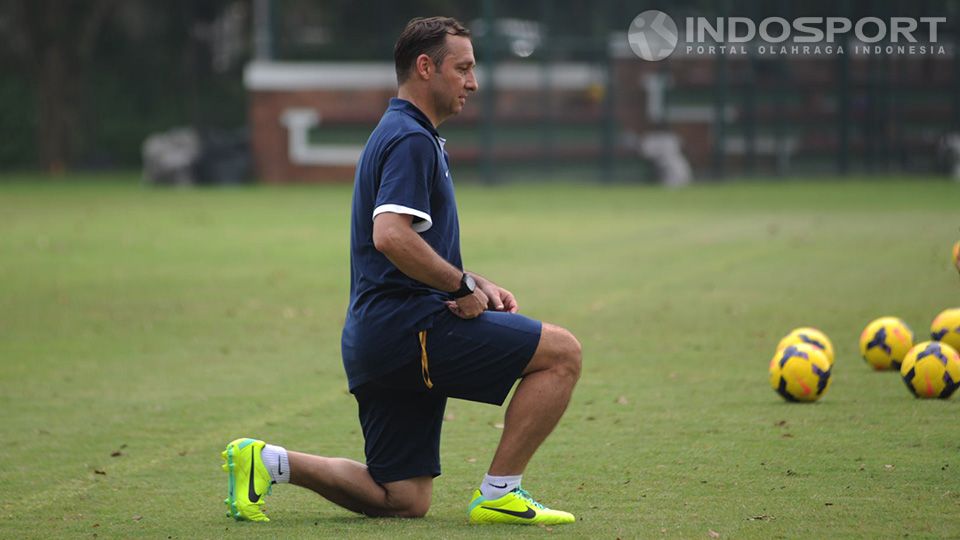 Wolfgang Pikal pada saat latihan bersama timnas di lapangan Sekolah Pelita Harapan, Karawaci, Tangerang. Copyright: © Ratno Prasetyo/ INDOSPORT